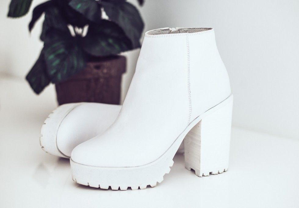 janni-deler-white-shoes-jenniellenDSC_8870