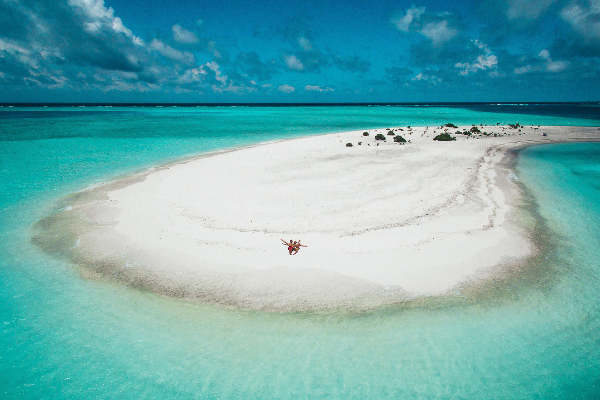 janni-deler-maldives-above-dronedji_0126-redigera