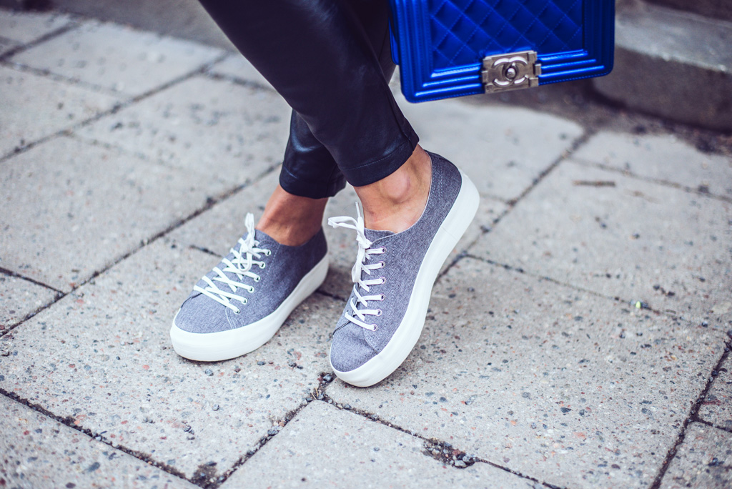 janni-deler-grey-sneakers-nilssonDSC_2015